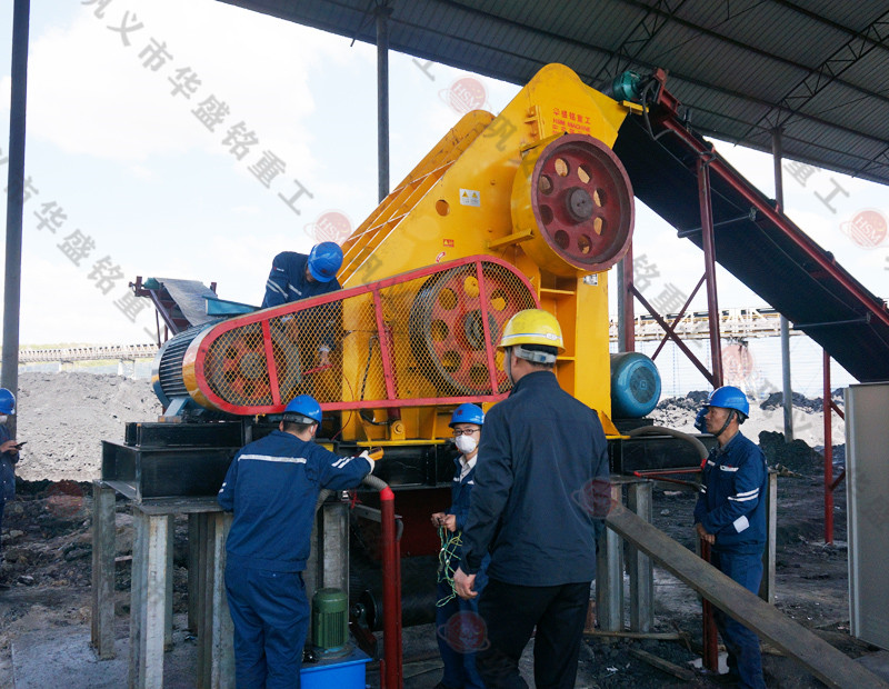 雙級(jí)無篩底粉碎機(jī) 雙級(jí)無篩底粉碎機(jī)